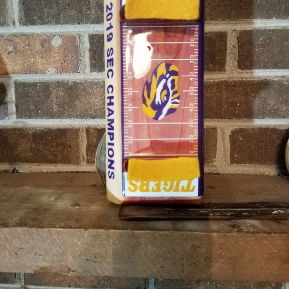 LSU. 2019 Memorabilia - Picture 4 of 9